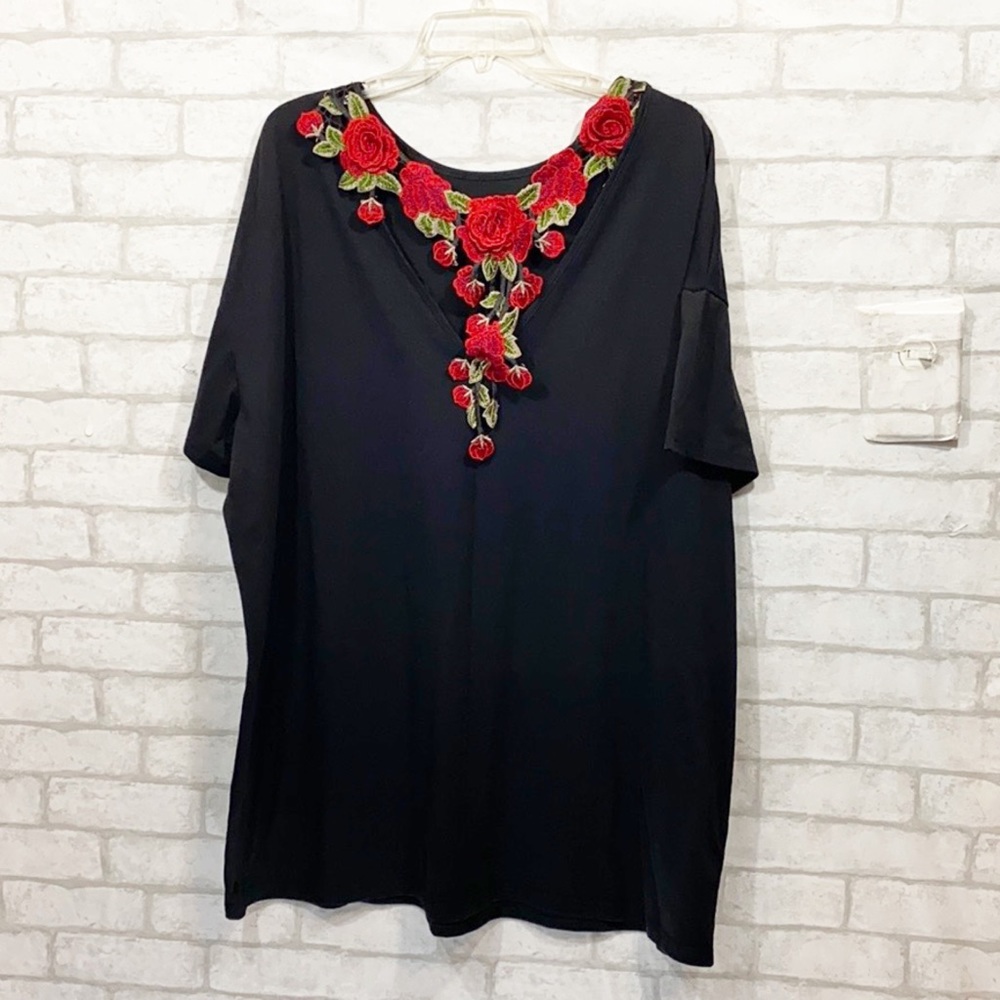 Shein floral detail top size 0xl